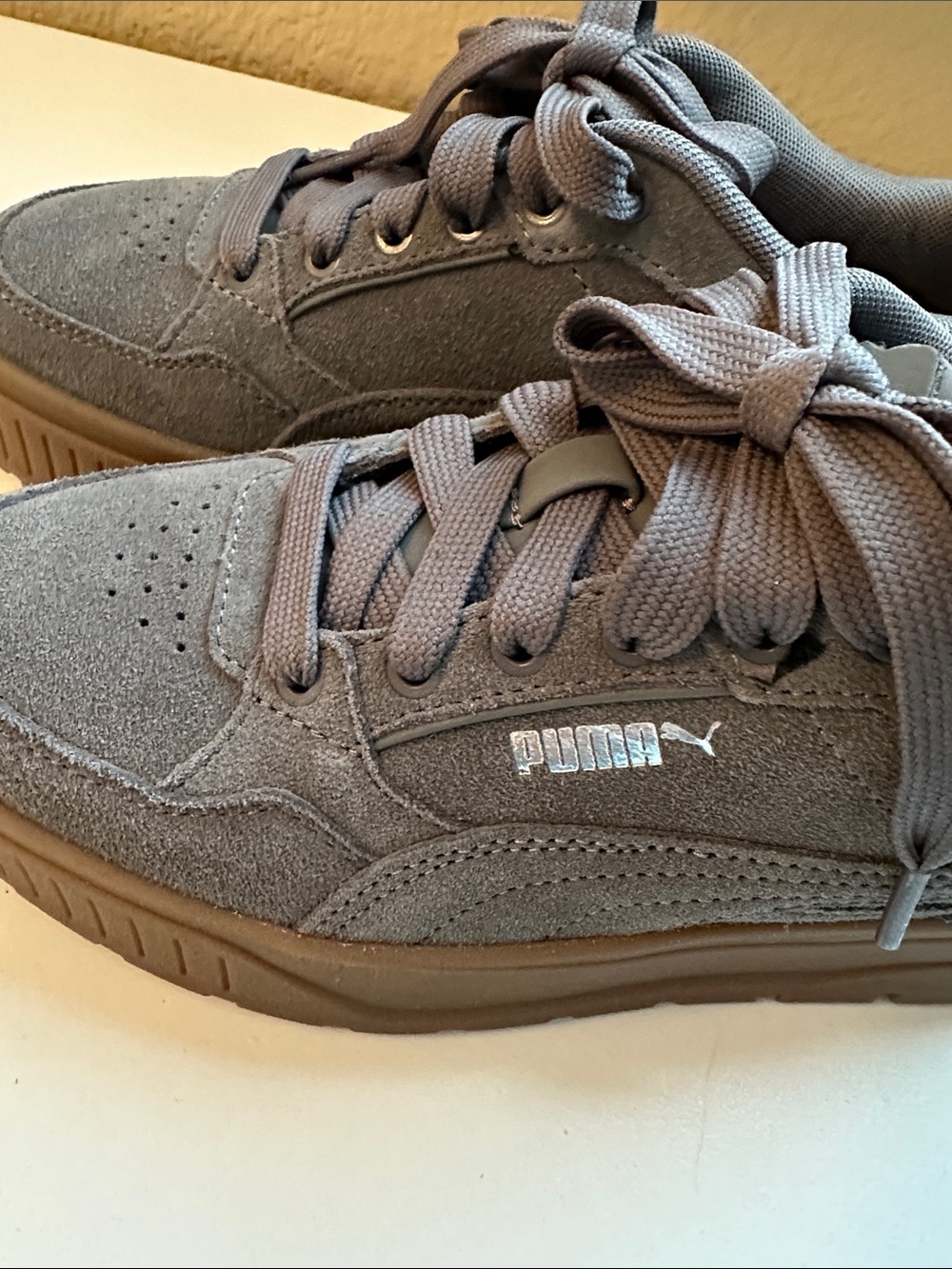 Puma Women’s Comfort Platform Sneakers Gray Suede Low-Top Size 7 - Picture 2 of 8